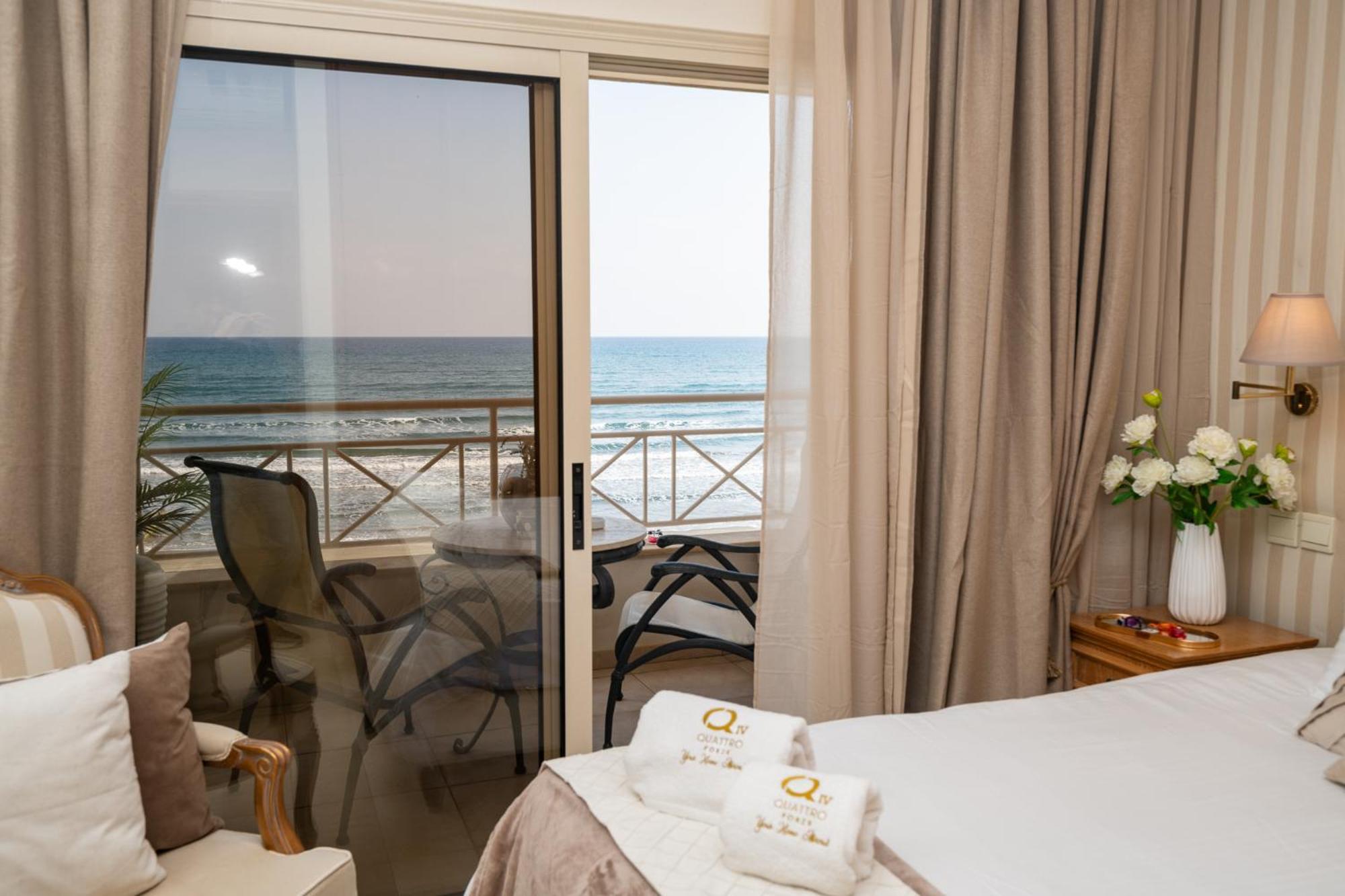 Quattro Beachfront Sea View Ap 4 Larnaca Extérieur photo